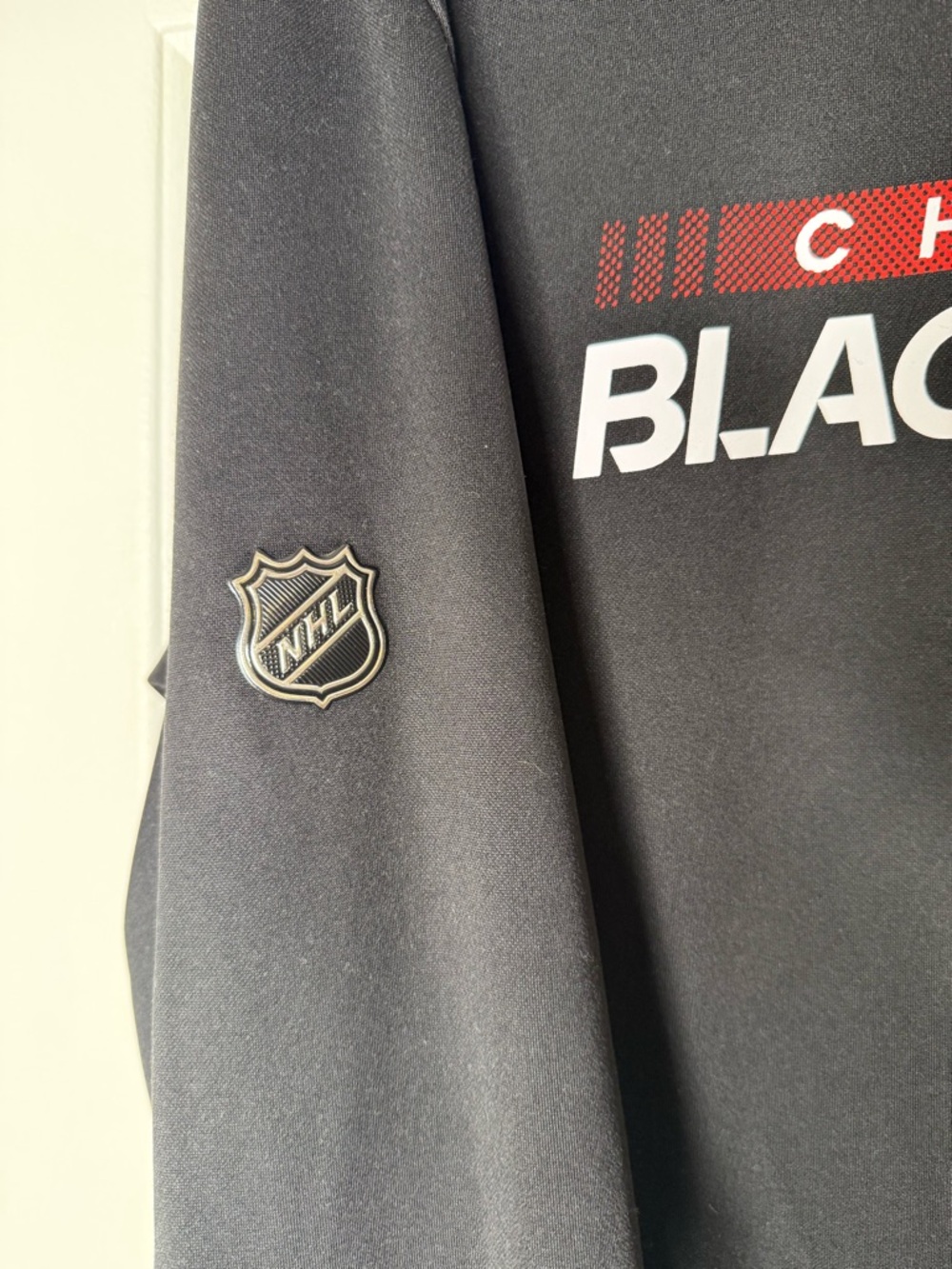 Fanatics Black Chicago Blackhawks Pullover Hoodie with Red Drawstrings - Picture 4 of 6